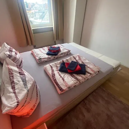 Altbau Stylisch, Zentral Modern Mit Balkon Mitten In