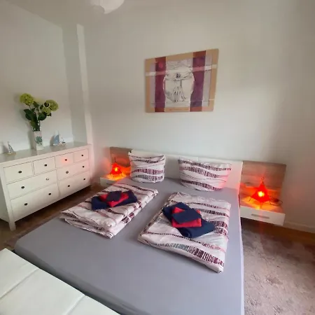 Altbau Stylisch, Zentral Modern Mit Balkon Mitten In 아파트
